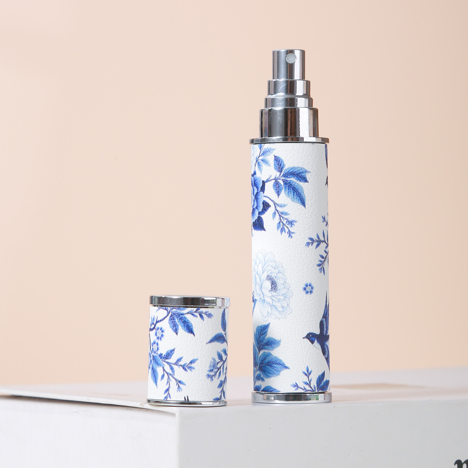 Perfume Fragrance World Qahwa - 10ML Seyahat Sprey Şişesi Porselen Deri